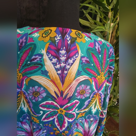 Nicole Miller Ladies Long-sleeved Floral Top - Picture 7 of 9